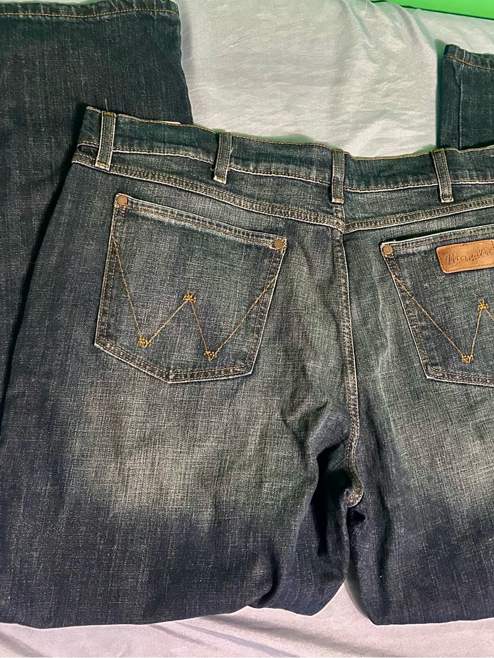 Wrangler Men's Dark Blue Denim Jeans size 42/32 new with tags